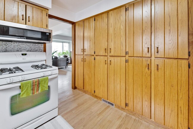 Building Photo - 522 Togstad Glenn