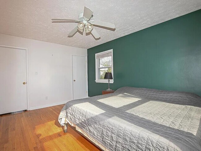 Building Photo - Large Corner Lot