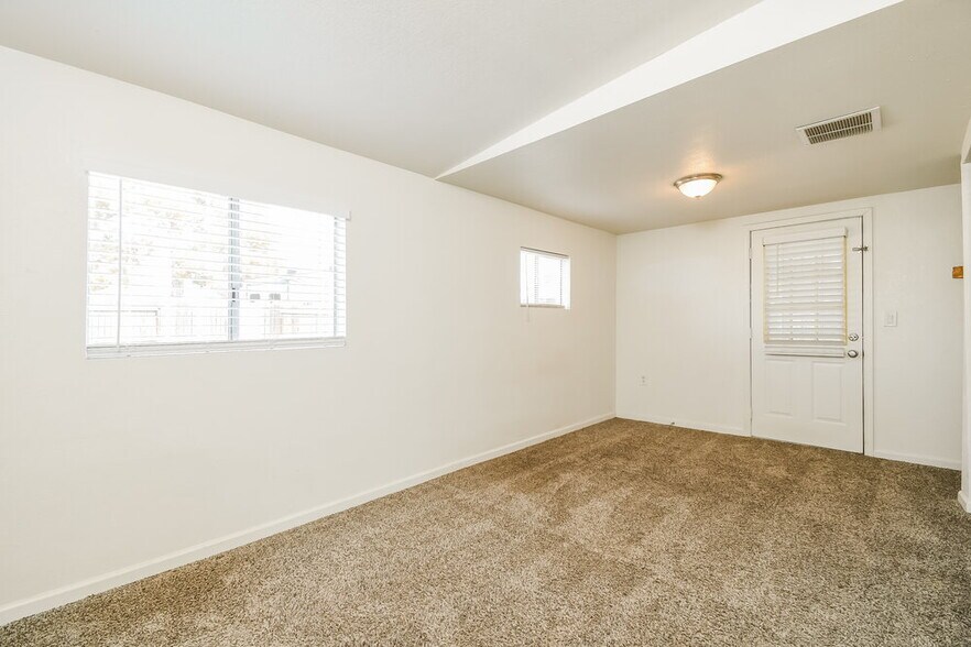 Building Photo - 238 E Houston Ave