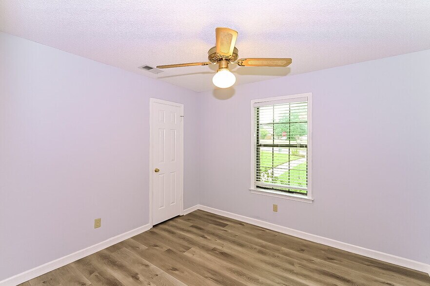Building Photo - 6744 Blue Spruce Dr
