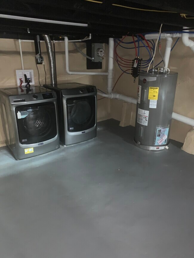 Energy efficient washer and dryer - 1815 E Hazzard St