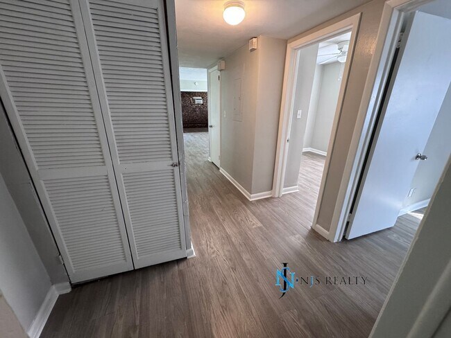 Building Photo - BEAUTIFUL 3/1 large 1417 sq ft home with N...