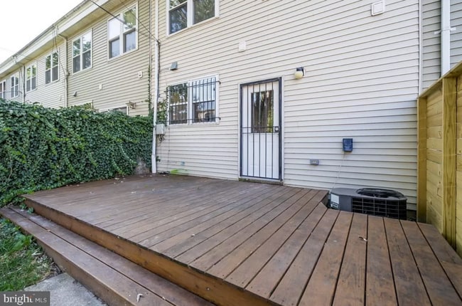 Building Photo - 325 U St NW