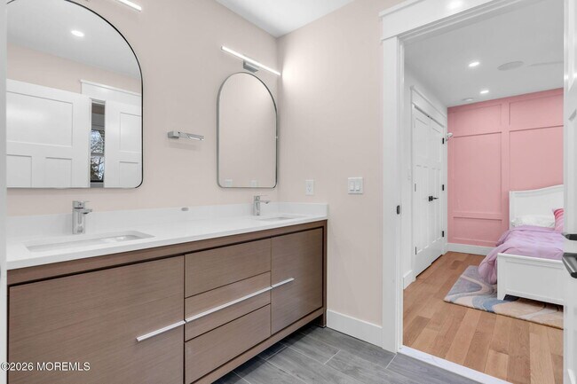 Building Photo - 2017 5th Ave