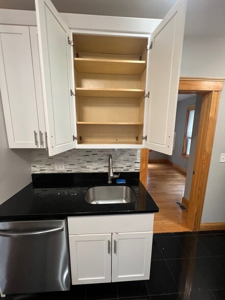 Building Photo - 152 Winchester St