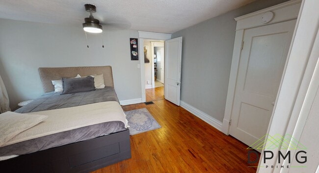 Building Photo - 132 S Clemens Ave