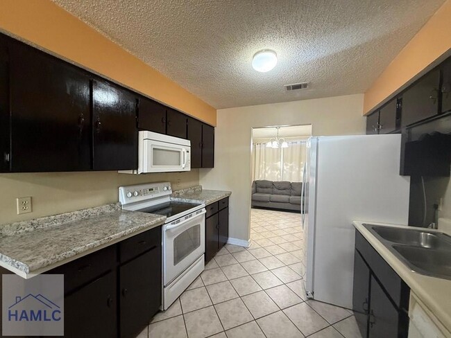 Building Photo - 703 Tray Ct
