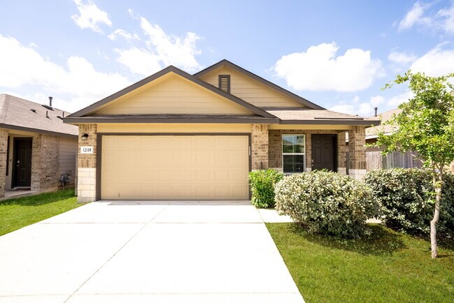 Primary Photo - 3 Bedroom Rental in Convenient West San An...