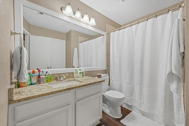 Building Photo - 621 Carriagehouse Ln