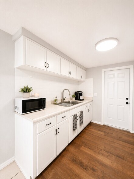 Building Photo - 7924 Halsey Dr