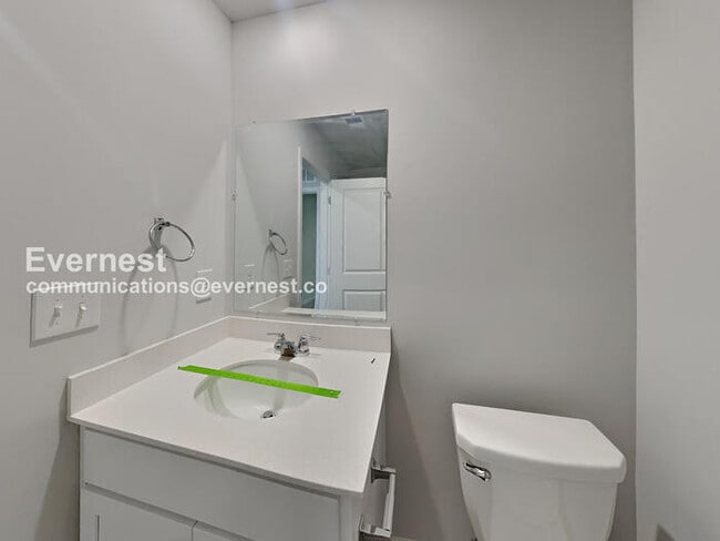 Building Photo - Limited Time Special Offer! / 3 Bed, 2.5 Bath Home with Modern Amenities / Pet-Friendly / Availab...