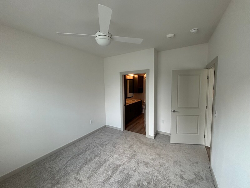 Building Photo - 1301 Leah Ave