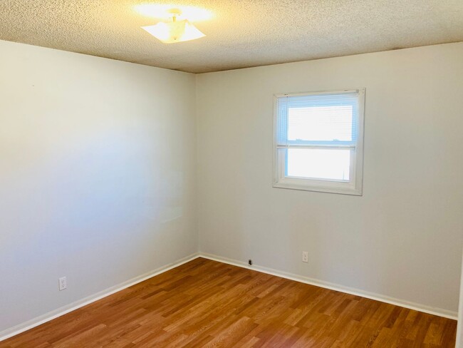 Building Photo - Affordable 2 Bedroom Apartment! Ready Now!