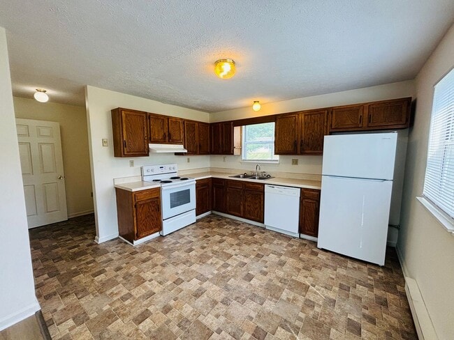 Building Photo - 355 Wakeman Ct NE