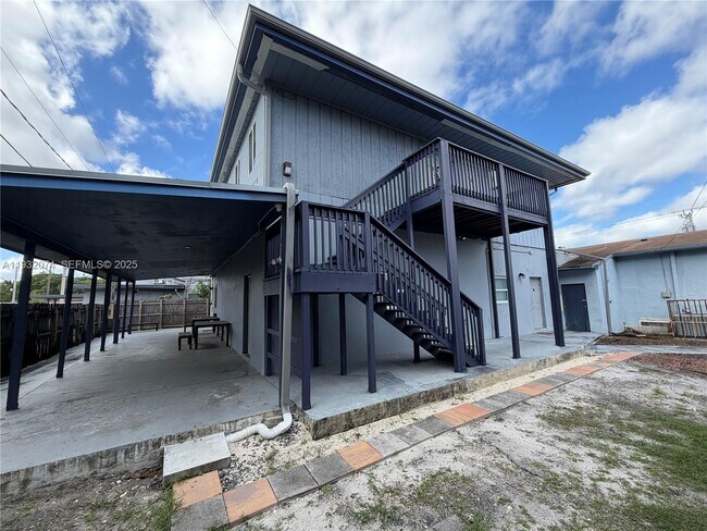 Building Photo - 808 NW 19th St