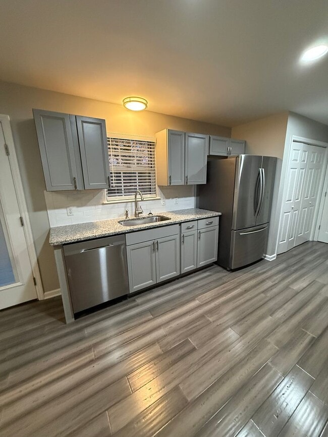 Building Photo - Newly Renovated 3 BR 2 Bath brick home