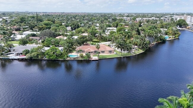 Building Photo - 1925 Coral Gardens Dr