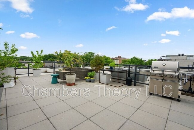 Building Photo - 1380 Quincy St NW
