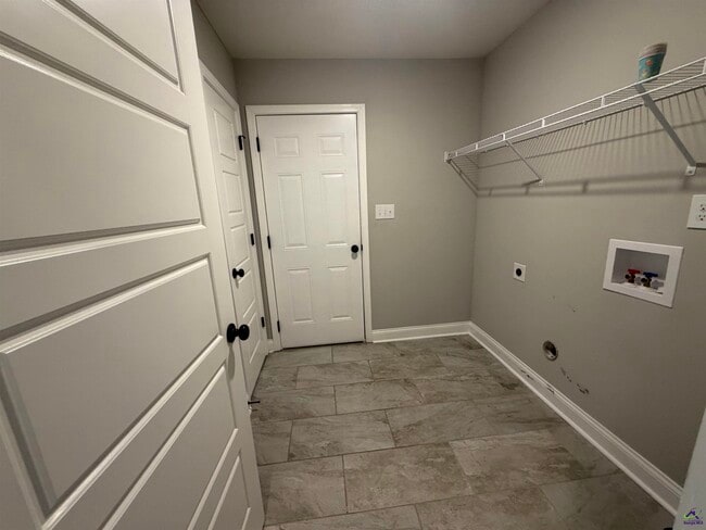 Building Photo - 521 Edgarton Way