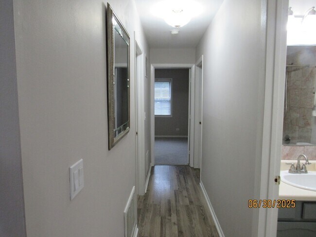 Building Photo - 352 Pembroke Ct