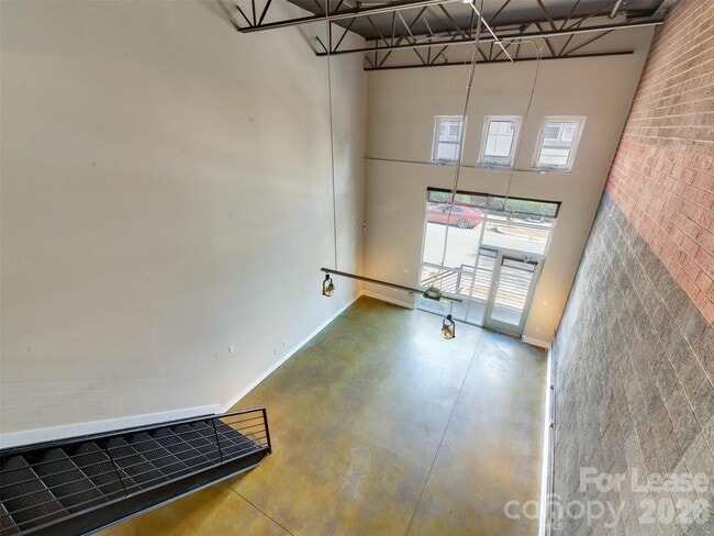 Building Photo - 927 Westmere Ave