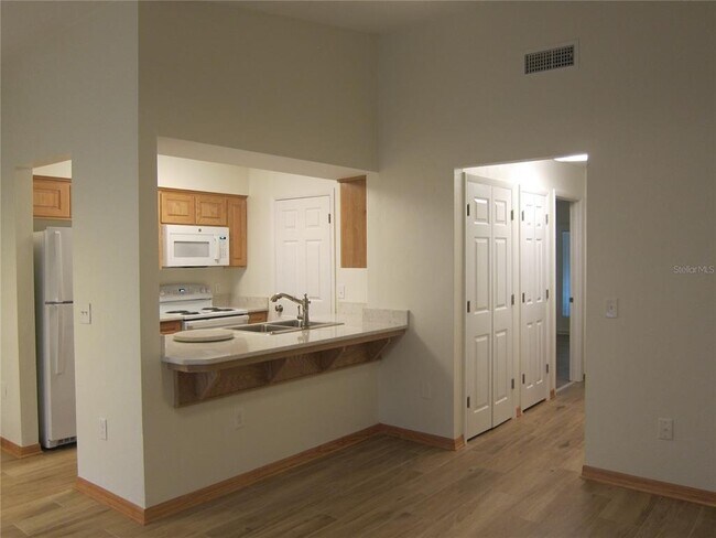 Building Photo - 7023 SW 21st Ln