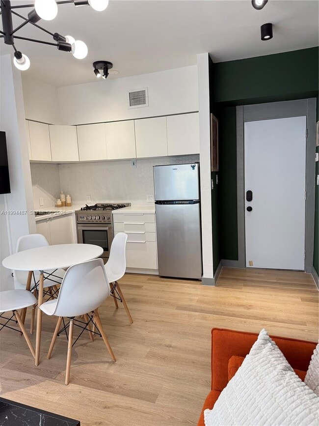 Building Photo - 1320 Drexel Ave