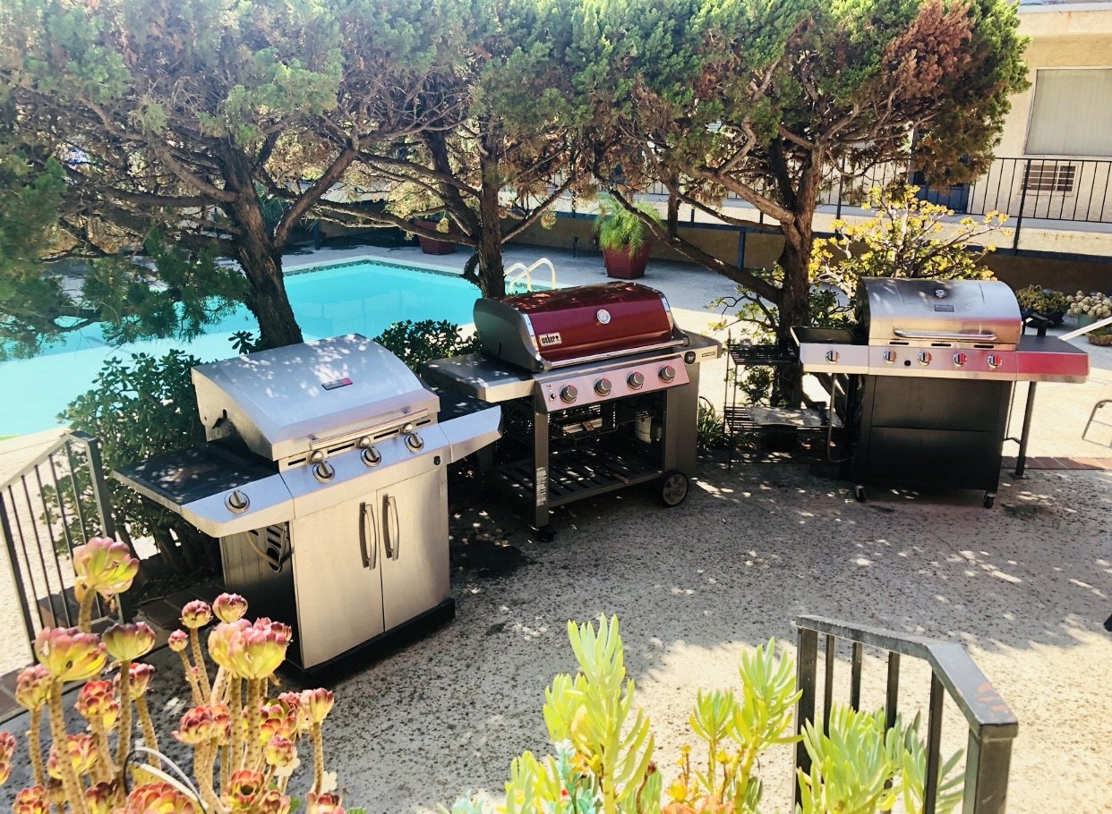 BBQ & Grill Area - 3907 La Crescenta Ave