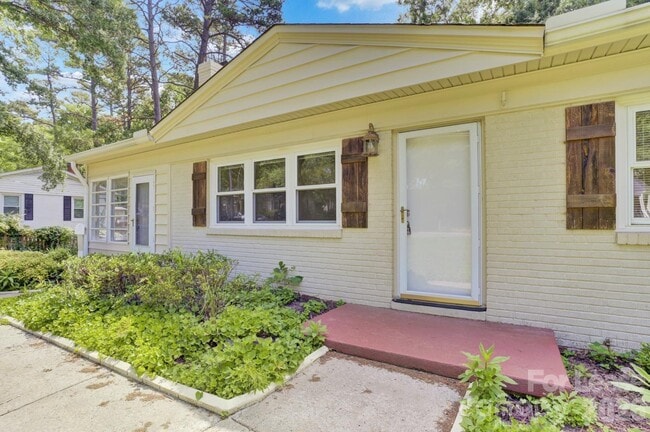 Building Photo - 121 Marshdale Ave SW