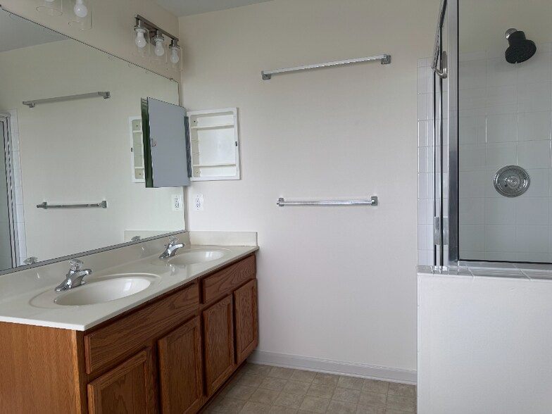 Building Photo - 12944 Yellow Jacket Rd