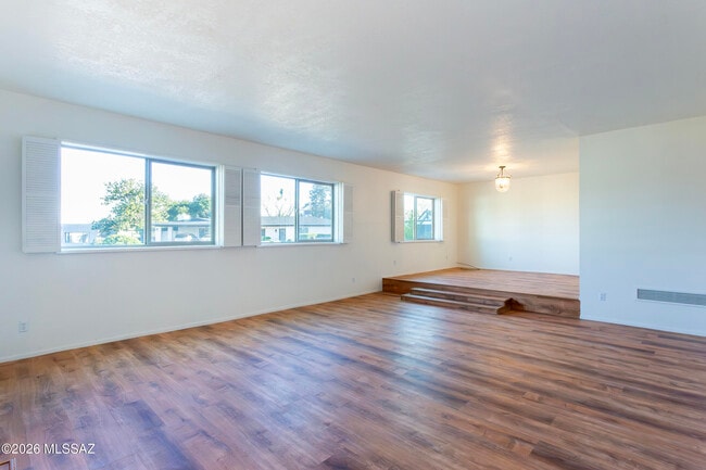 Building Photo - 1714 W Meadow Hills Dr