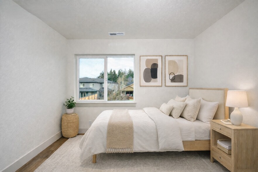 Building Photo - 1319 Oppek St NE