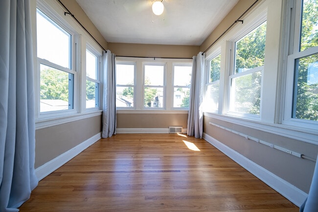 Building Photo - 2019 19th Ave NE