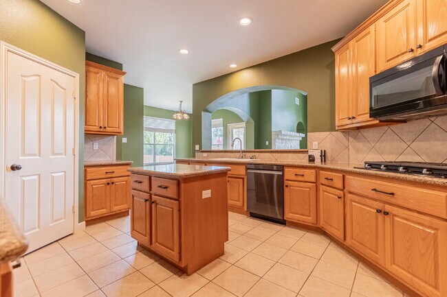 Building Photo - 1806 Three Forks