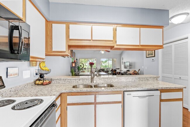 Building Photo - 4930 Windsor Green Way