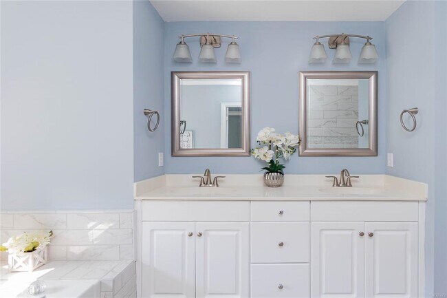 Building Photo - 9300 Greythorne Way