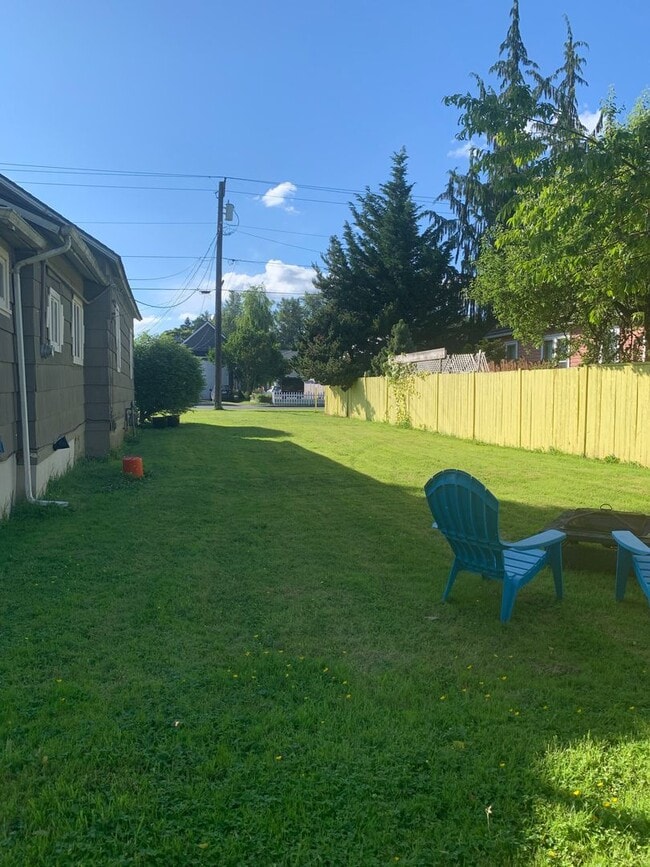 Building Photo - Cute one story rental in snohomish