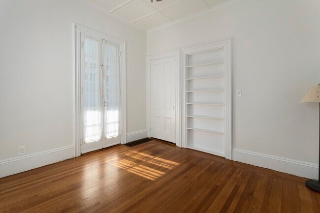 Building Photo - 128 Woburn St
