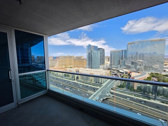 Building Photo - Fantastice High Rise with Full City Views!