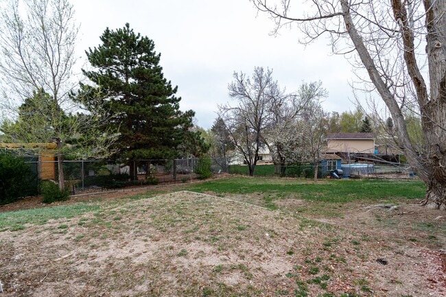Building Photo - Stunning Ranch Style Home in East Colorado Springs!