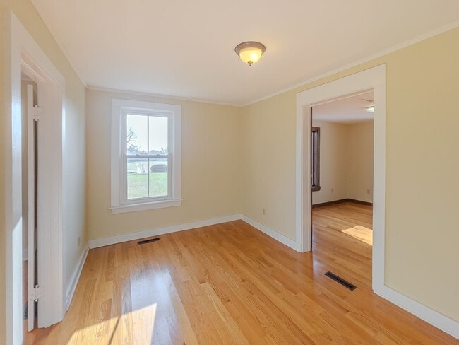 Building Photo - Spacious Renovated Colonial on The Lebanon Green