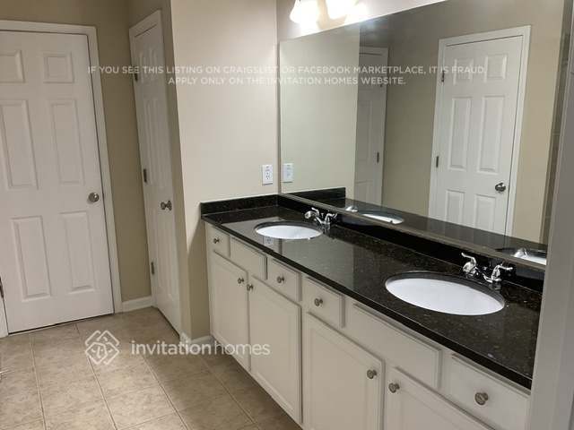 Building Photo - 3241 Welmingham Dr SW