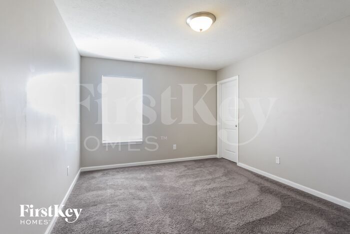 Building Photo - 380 Thunderwood Dr