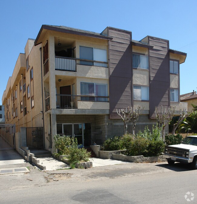 Building Photo - 10204 Samoa Ave
