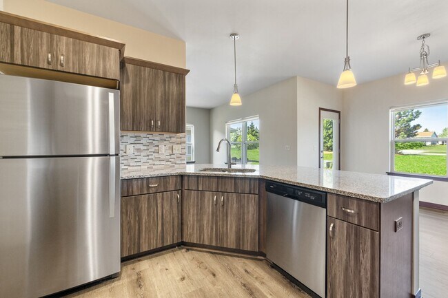 Building Photo - 3 Bedroom / 2.5 Bathroom / Townhouse