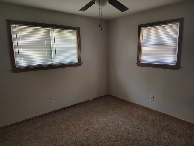 Building Photo - 3139 Charleston Dr