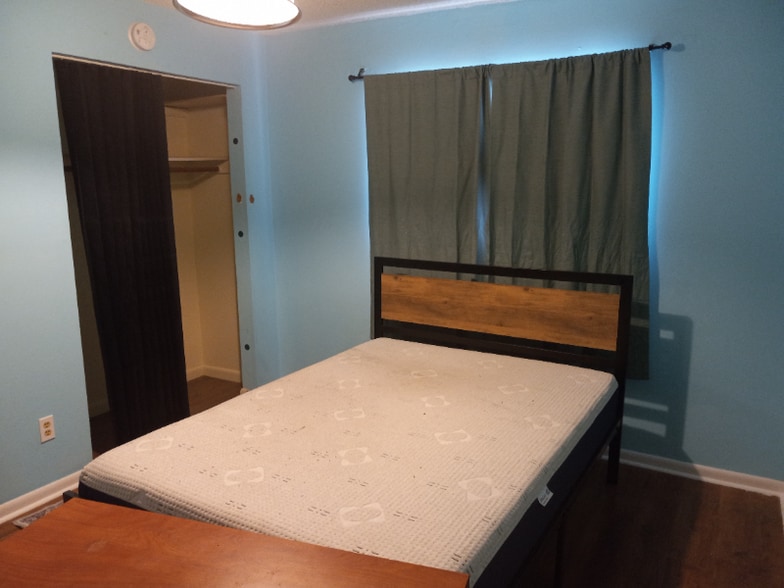 Building Photo - 1166 6th Ave