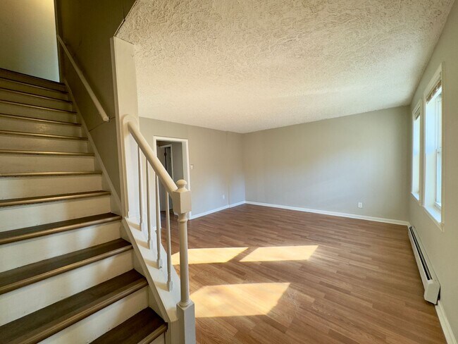 Building Photo - Charming 3Bed/2Bath Townhome in Dundalk, MD!
