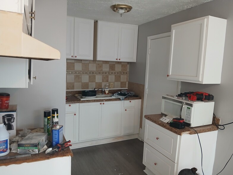 Building Photo - 5075 Scenic Dr