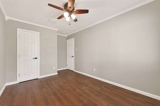 Building Photo - 1720 Old Creek Dr